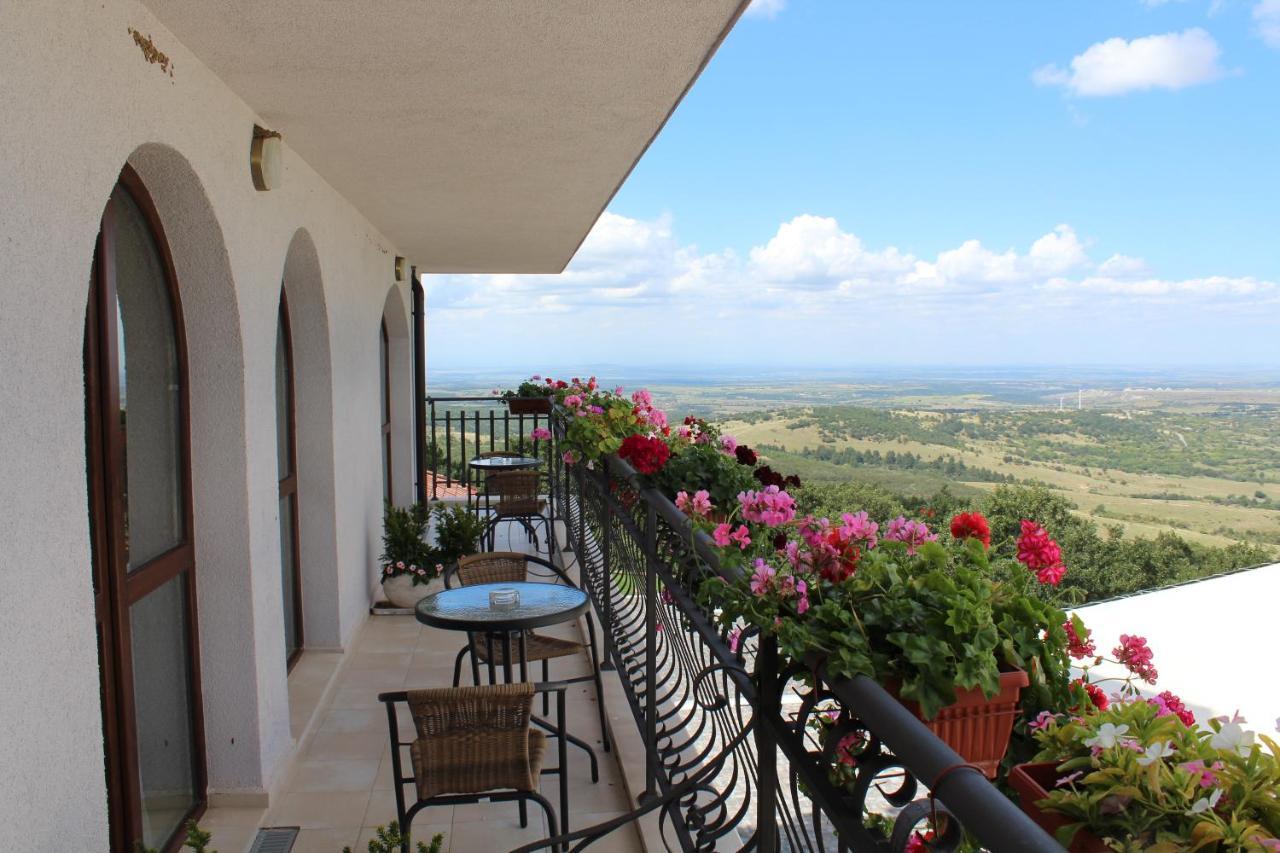 Zaara Estate Hotel Glavan Exterior photo