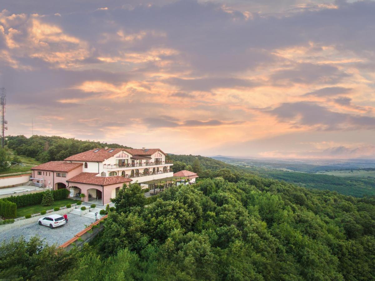 Zaara Estate Hotel Glavan Exterior photo